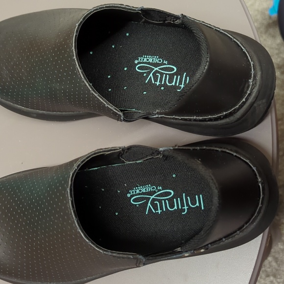 Infinity Haven in Breezy Black - Picture 3 of 5